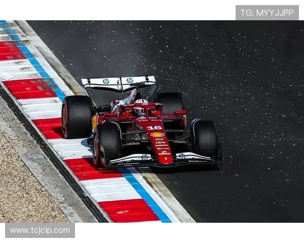 F1赛季激烈角逐 法拉利和梅赛德斯的未来挑战与机遇分析