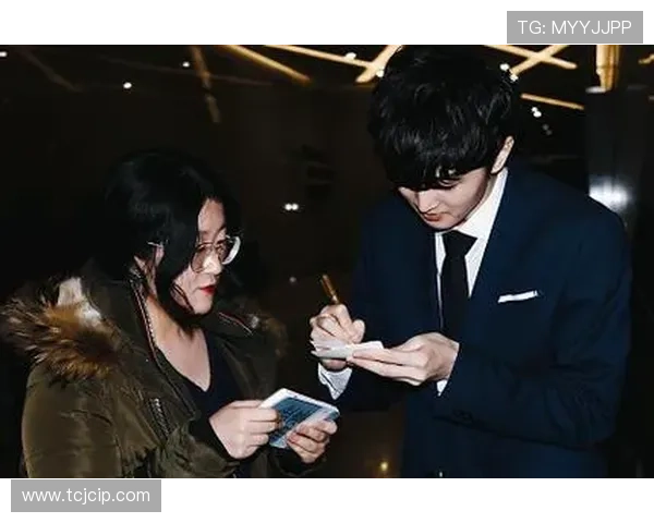 《电竞圈年度大事件回顾：明星选手转会与赛季变革引发热议》