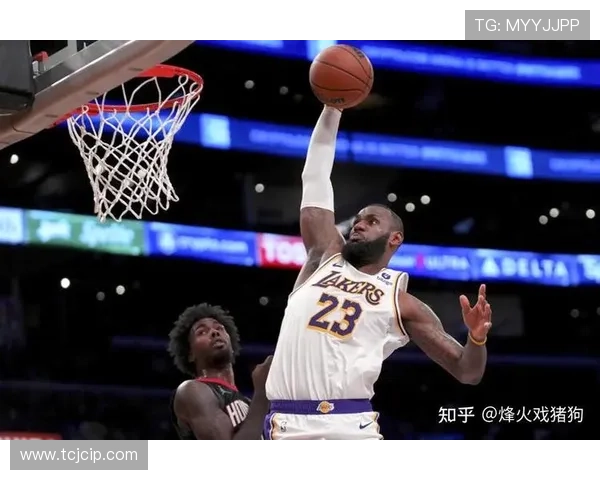 詹姆斯领衔湖人全队迎战勇士 季前赛激战再掀新高潮